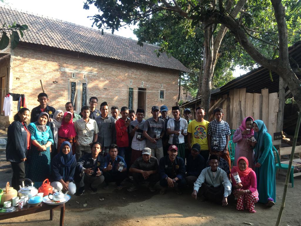 Sesi Foto Bersama Mahasiswa dan Masyarakat Desa Brambang Darussalam. Foto: (Fachrizal/KKN108)