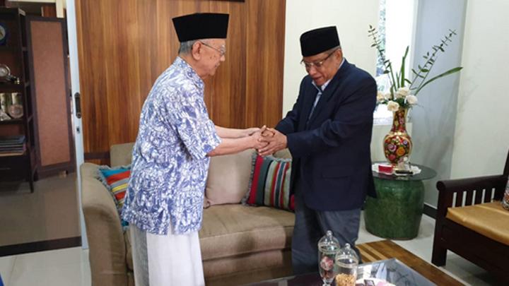 KH Salahuddin Wahid bersama KH Said Aqil Siroj di Pesantren Tebuireng Jombang. (Foto: ist/ngopibareng.id)