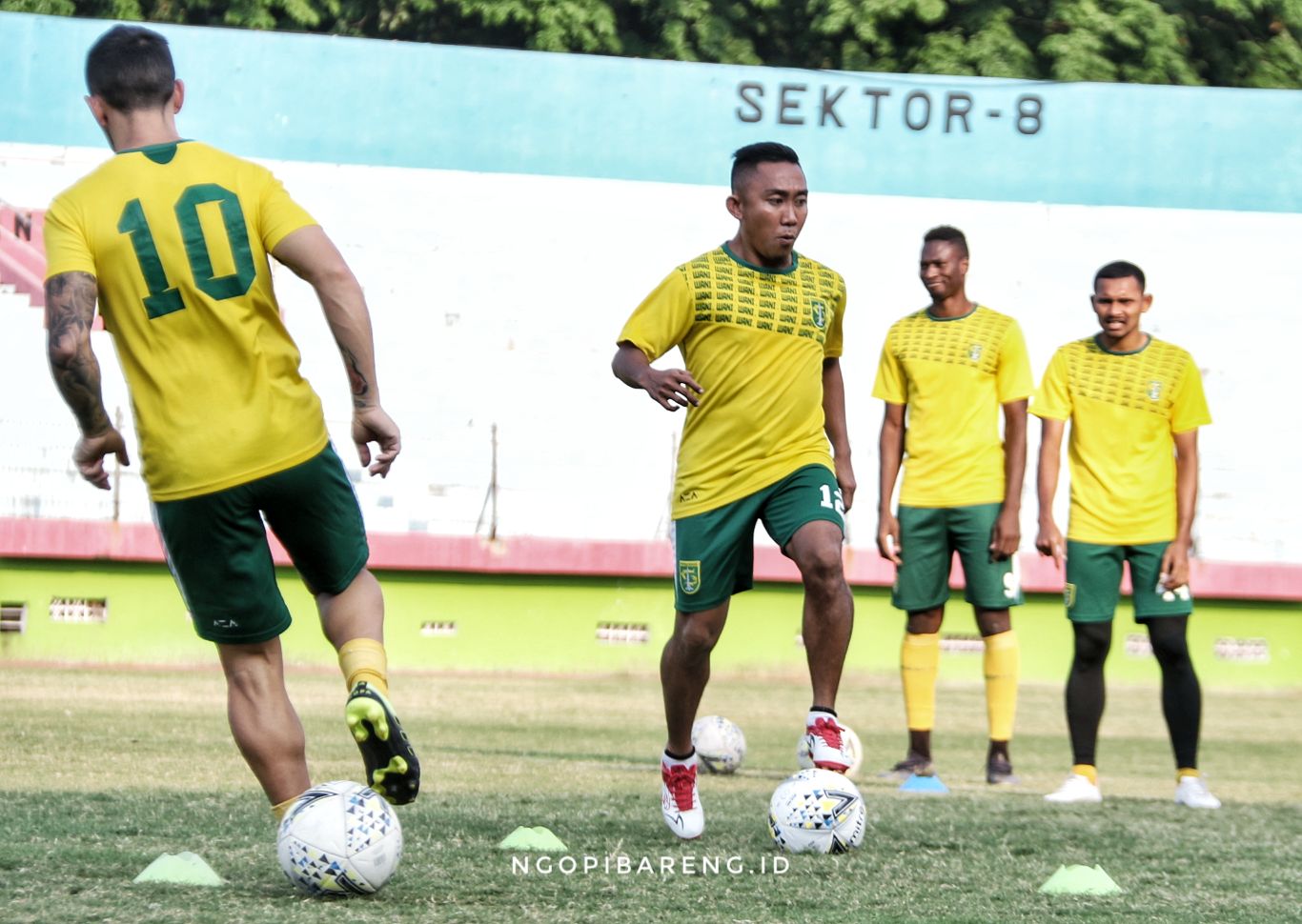 Gelandang Persebaya, Rendi Irwan saat latihan di Stadion Gelora Delta Sidoarjo, Kamis 22 Agustus 2019. (Foto: Haris/ngopibareng.id)