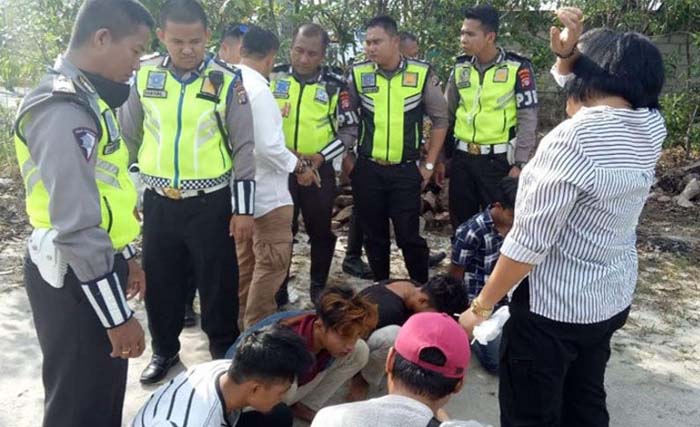 Empat pemuda pengedar sabu ditangkap Polntas di Palangkaraya, Kalteng, kemarin. (Foto:Antara)