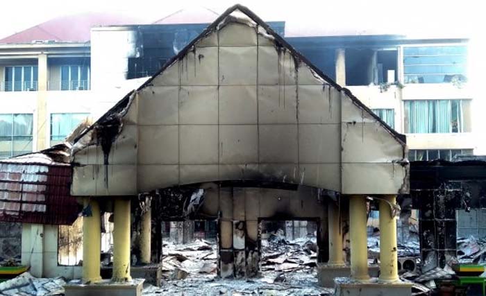 Ilustrasi gedung DPRD Papua Barat  yang dibakar massa Senin 19 Agustus lalu. (Foto:Antara)