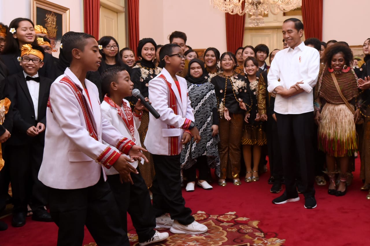 Presiden Jokowi menerima para kaum muda di Istana Presiden, Jumat, 23 Agustus 2019. (Foto: BPMI Setpres)
