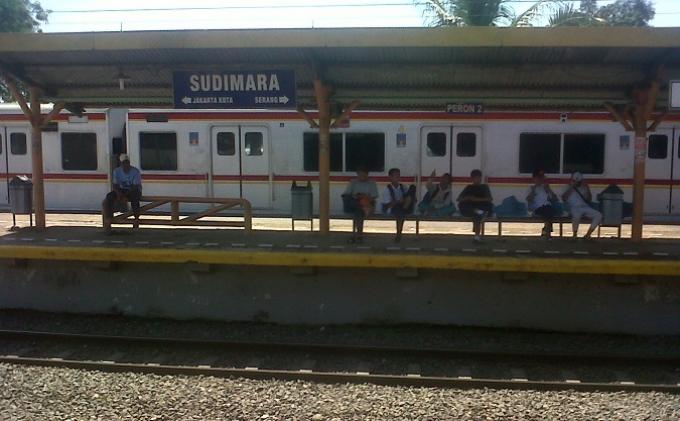 Stasiun KRL Sudimara.