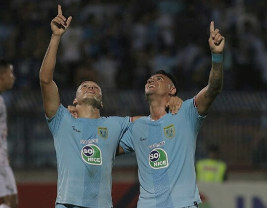 Duo Brasil, Rafinha dan Alex Dos Santos lakukukan Selebrasi Gol. (Foto: Istimewa)