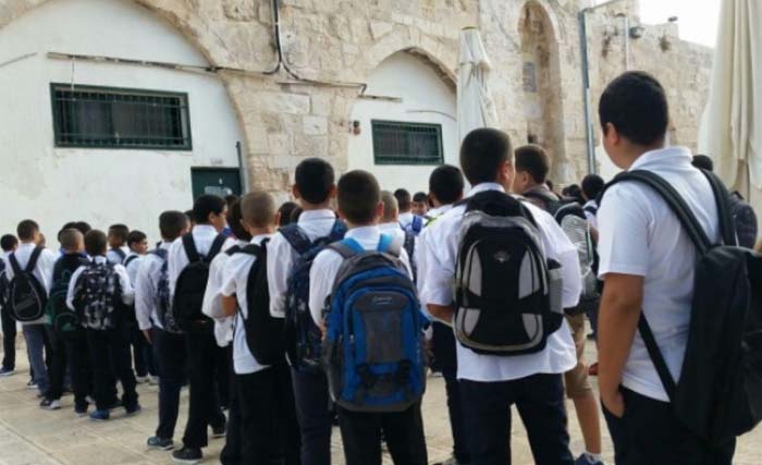 Para siswa mulai masuk sekolah di Tepi Barat Sungai Jordan, Palestina. (Foto:Wafa)