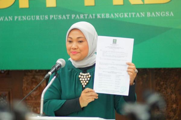 Ida Fauziyah mewakili Mandataris Muktamar PKB 2019 membacakan struktur pengurus DPP PKB periode 2019-2024. (Foto: ist/ngopibareng.id)