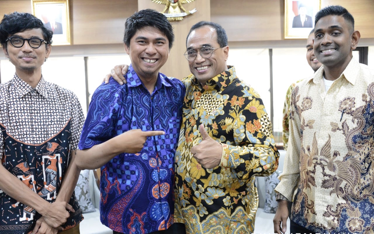 Menhub Budi Karya saat berada di kantor Grab Indonesia, Senin 26 Agustus 2019. (Foto: Dok/Kemenhub)