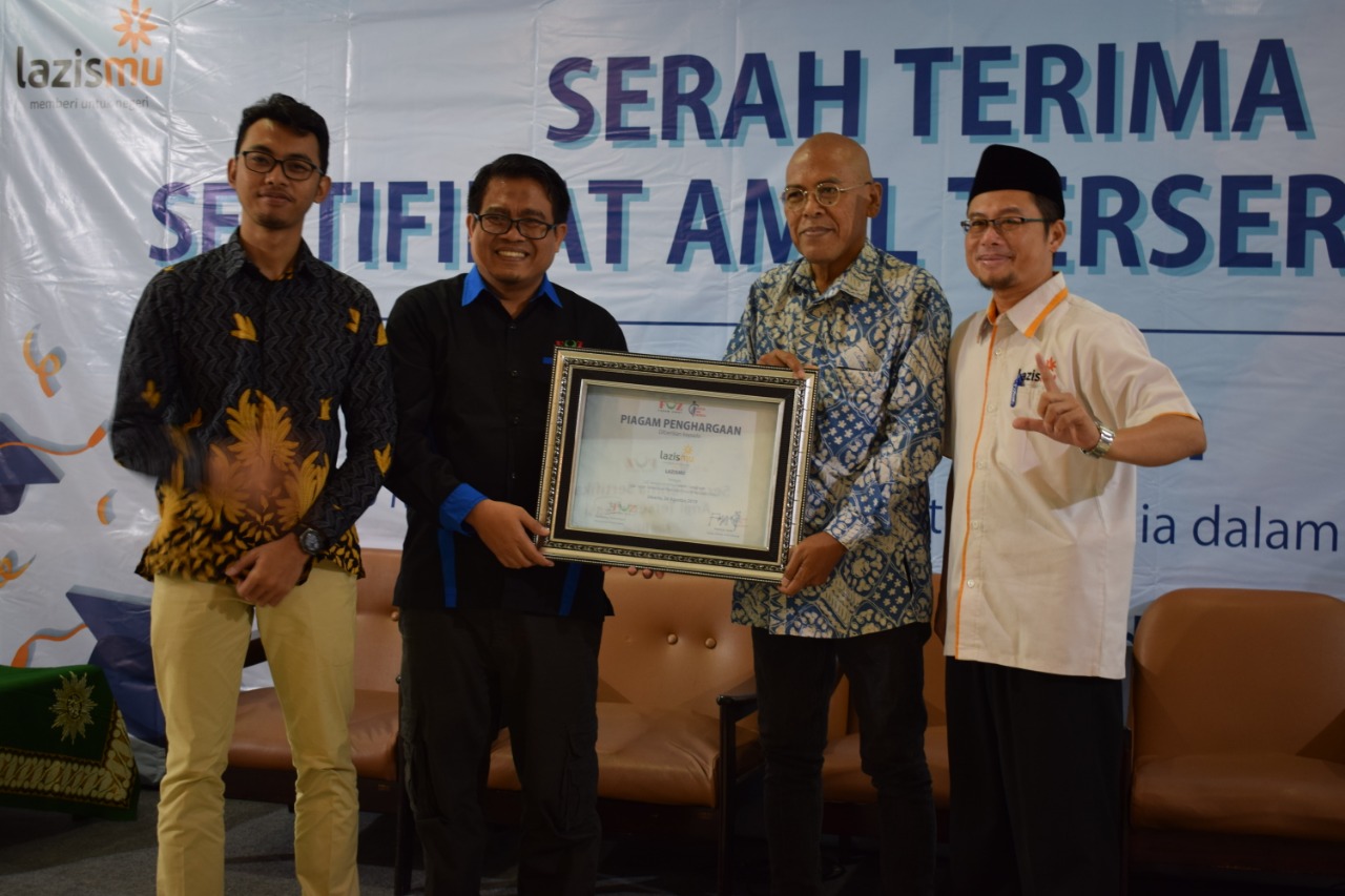 Serah Terima Sertifikat Amil Tersertifikasi di Aula KH Ahmad Dahlan Pimpinan Pusat Muhammadiyah Jakarta. (Foto: md/ngopibareng.id)