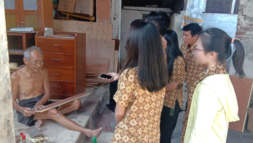 Siswa SMK St. Hendrikus mengunjungi kampung pecinan di Tambak Bayan, Surabaya, Rabu, 28 Agustus 2019, (Foto: Dok SMK St. Hendrikus)