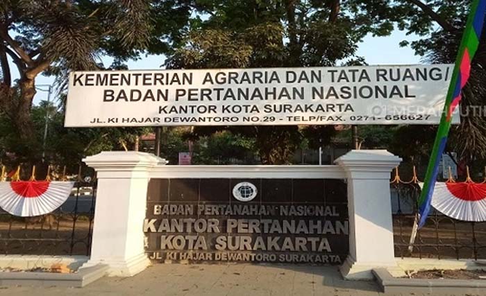 Kantor BPN Kota Surakarta, memperoses terbitnya sertifikat baru atas tanah milik Jokowi. (Foto:Antara)