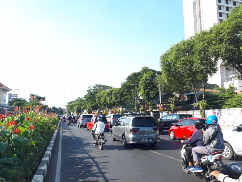 Jalan Yos Sudarso yang akan ditutup total dan digali. (Foto: Alief/ngopibareng.id)