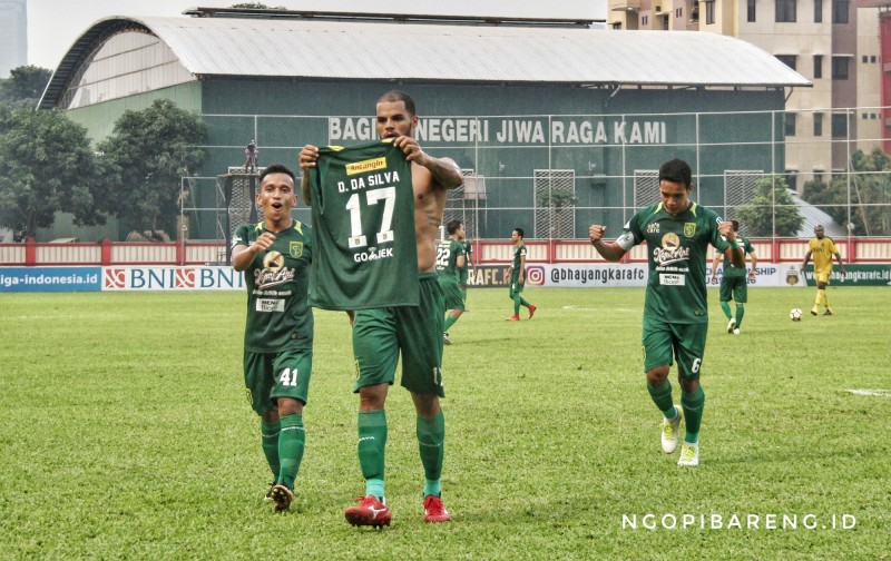 David da Silva saat melakukan selebrasi usai mencetak gol ke gawang Bhayangkara FC di Liga 1 musim 2018 lalu. (Foto: Haris/ngopibareng,id)