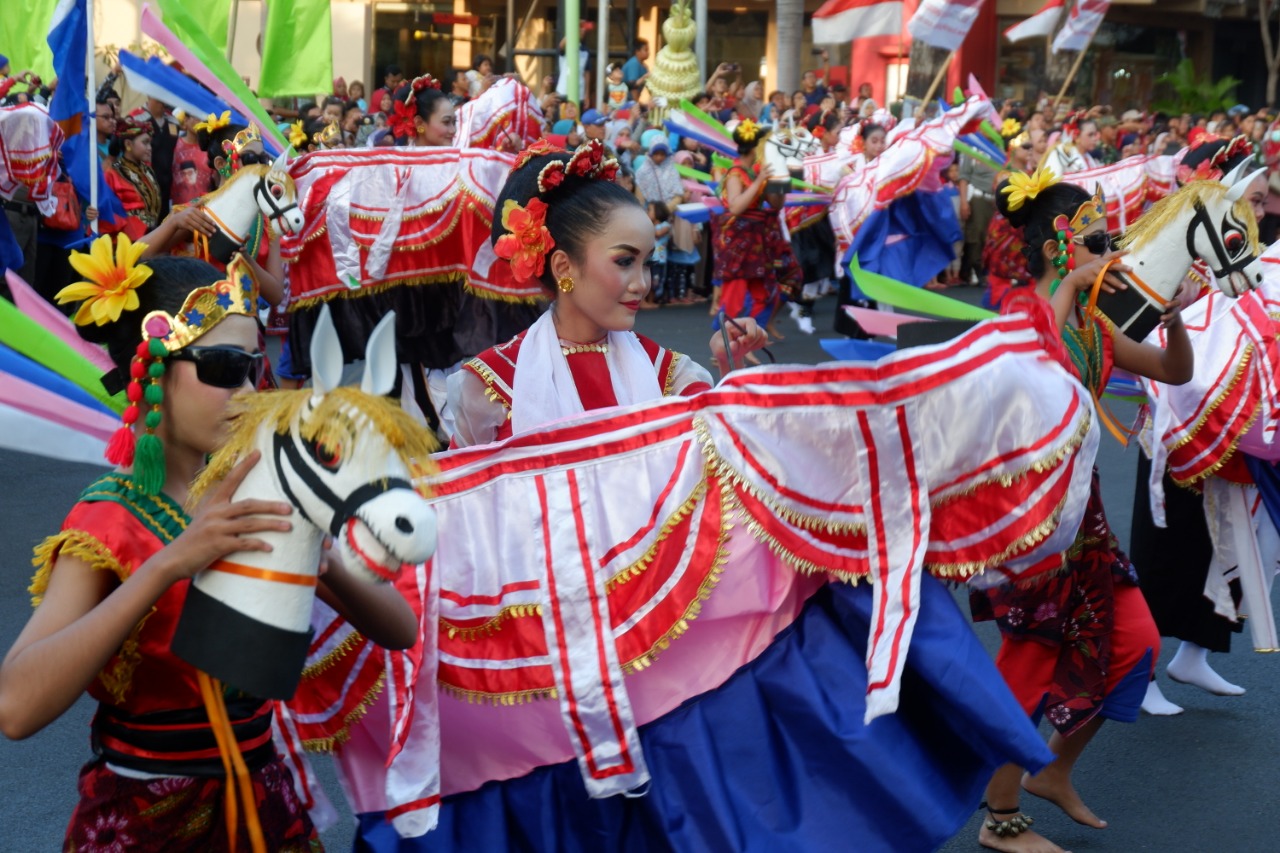 FESTIVAL Jaran Bodhag di Kota Probolinggo menjadi pembuka acara Seminggu di Kota Probolinggo (Semipro) 2019. (foto: Ikhsan/ngopibareng.id)