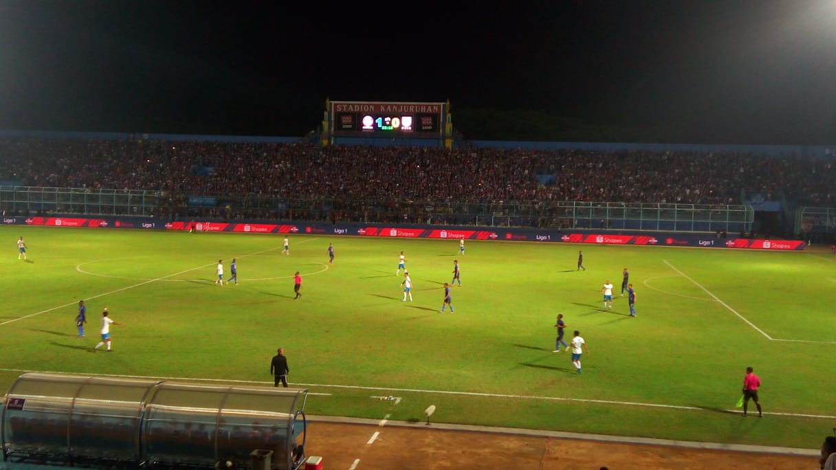Jalannya laga Arema FC vs PSIS Semarang di Stadion Kanjuruhan Liga 1 (Theo/ngopibareng.id)