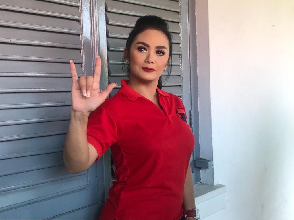Diva pop Krisdayanti pendatang baru di dunia politik langsung lolos ke Senayan.