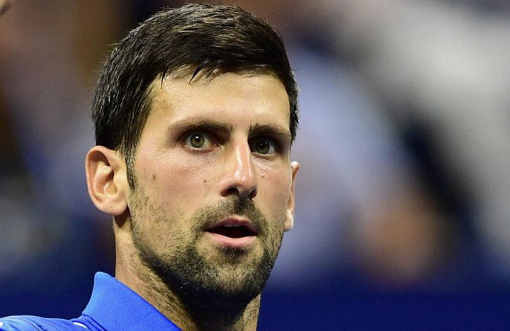 Novak Djokovic dipastikan gagal mengulang juara turnamen AS Terbuka dua kali beruntun setelah mengalami cedera bahu di babak 16 besar turnamen yang sama di tahun 2019. (Foto: Twitter/@