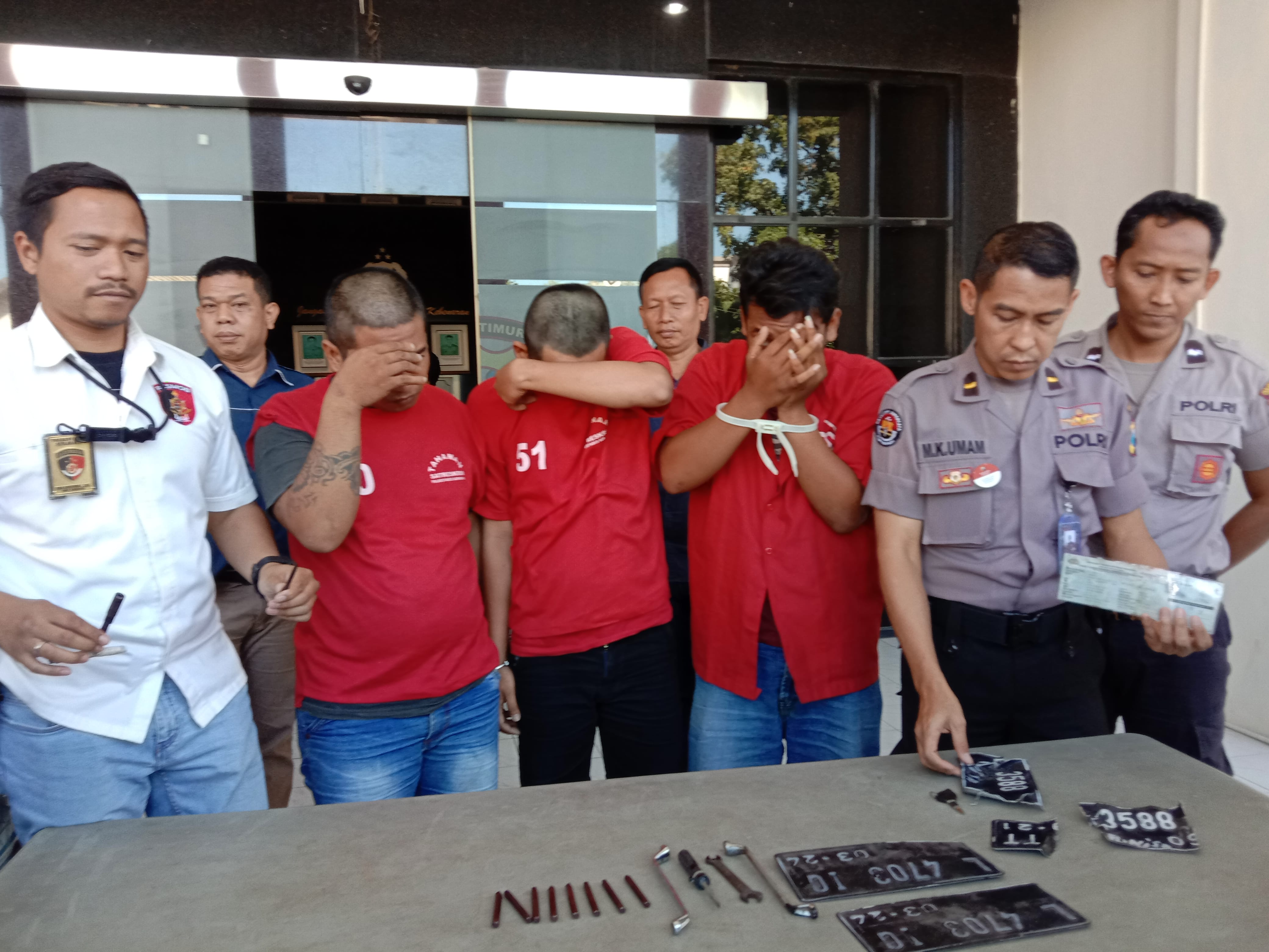 Konferensi pers mengungkap kasus curanmor di Mapolrestabes Surabaya. (Foto: Faiq/ngopibareng.id)