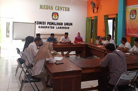 KPU Lamongan mengadakan rapat evaluasi pemilu 2019, Selasa, 3 September 2019 di Kantor KPU Lamongan. (Foto:Nasih/ngopibareng.id)