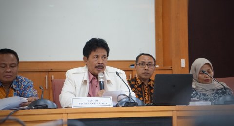 Ketua Sidang, Prof. Drs KH Yudian Wahyudi MA PhD memberi catatan, di UIN Jogjakarta. (Foto: ist/ngopibareng.id)