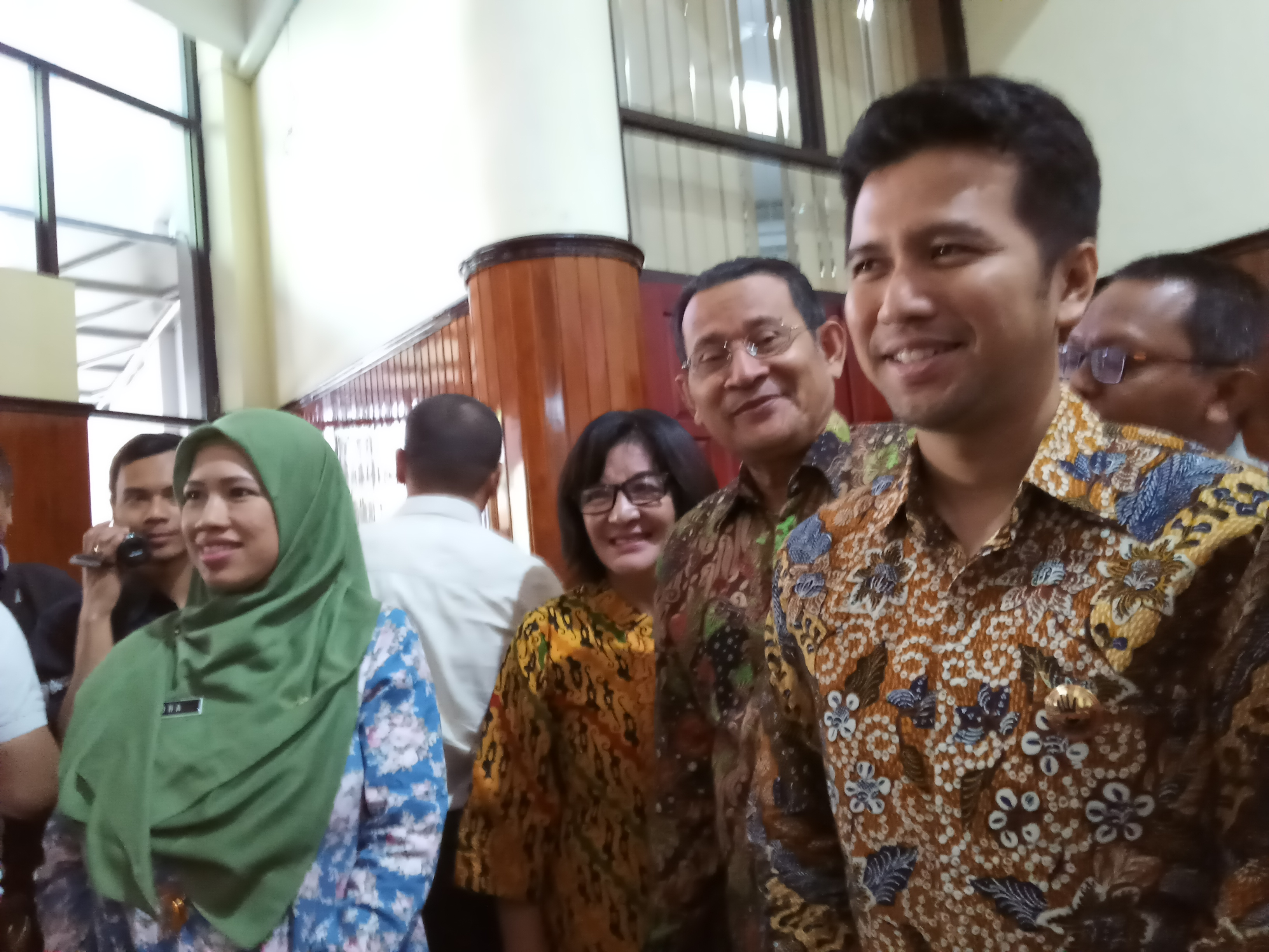 Wakil Gubernur Jawa Timur, Emil Elistianto Dardak, seusai mengisi acara Sosialisasi Perpres No. 87 tentang Saber Pungli di Universitas Brawijaya, pada Kamis 5 September 2019. (Foto: Theo/ngopibareng.id)