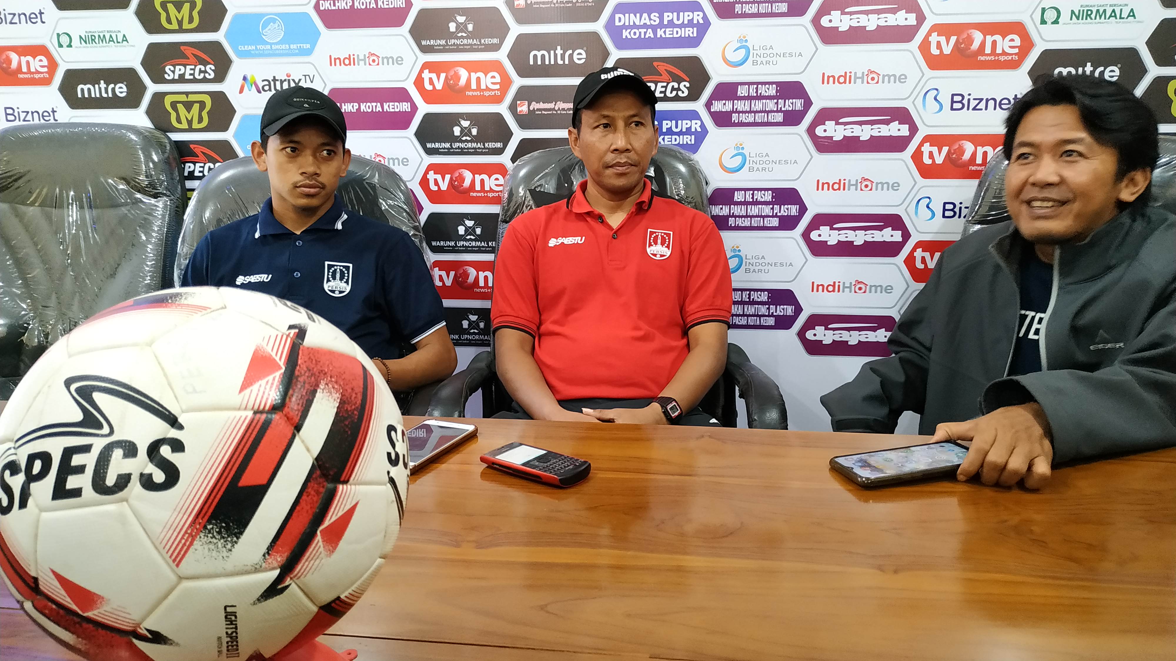 Pelatih Persis Solo memberikan keterangan jelang laga melawan Persik Kediri, Jumat 6 September 2019. (Foto: Fendhy Plesmana/ngopibareng.id)