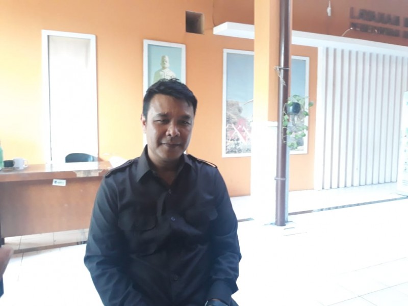 Kabag Humas Pemkot Surabaya, Muhammad Fikser menerima masukan soal kompensasi, akibat penutupan Jalan Yos Sudarso selama pembangunan basement Alun-Alun Suroboyo. (Foto: Alief/ngopibareng.id)