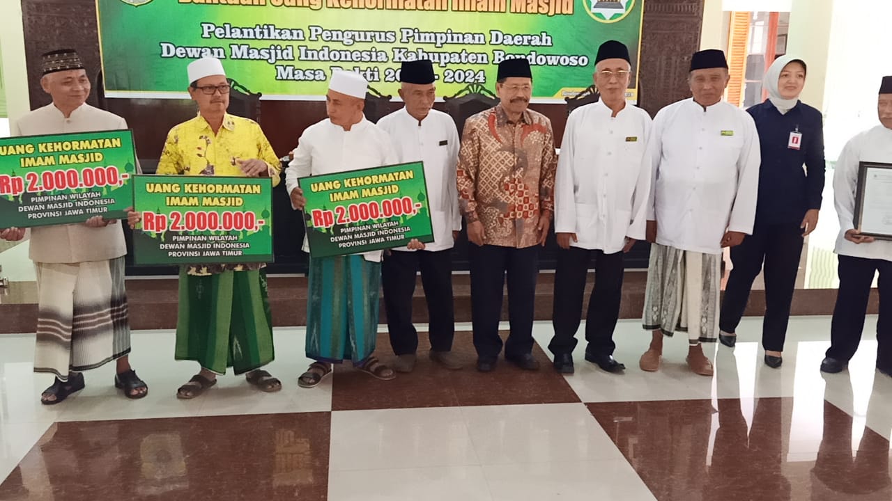 melantik pengurus dan personalia Pengurus Daerah DMI Bondowoso, Jawa Timur.