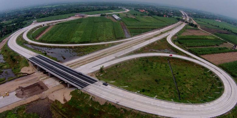 Proyek jalan tol Mojokerto Barat - Mojokerto Utara, Jawa Timur (Foto: wtr)