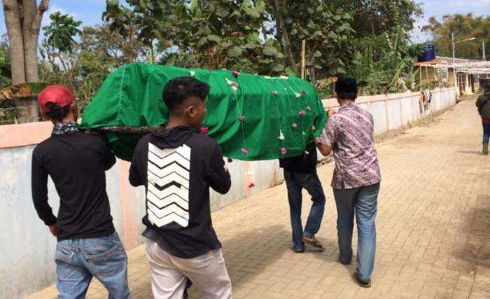 Jenazah Rayya akan dimakamkan di Desa Sirnajaya, Kecamatan Tarogong Kaler, Garut, Sabtu. (Foto:Republika)