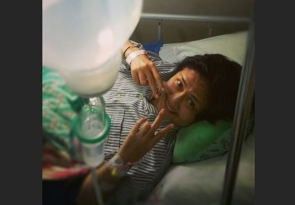 Ria Irawan menjalani radiasi untuk melemahkan sel kanker yang telah menyebar ke otak dan paru-paru. (Foto: Instagram Maiki Wongkar)