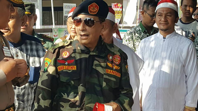 Habib Luthfi bin Yahya berbusana Banser di Pekalongan. (Foto: ist/ngopibareng.id)