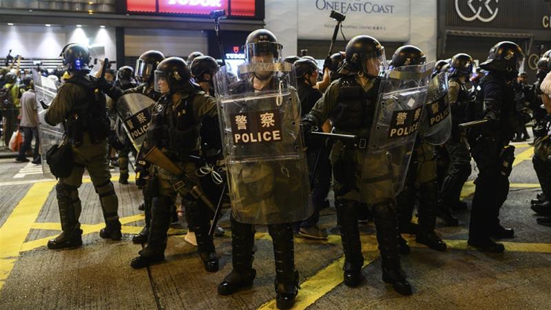 Polisi Hong Kong dalam kondisi siap menghadap aksi demonstrans. (Foto: reuters).