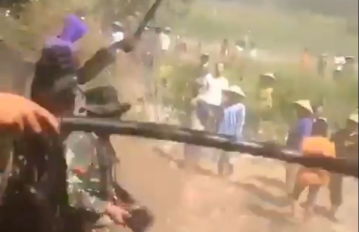 Potongan video pemukulan oknum TNI kepada petani Urutsewu, Rabu, 11 September 2019. (Foto: Istimewa)