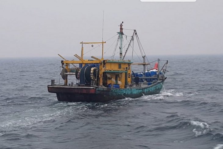 Kapal ikan ilegal asal Malaysia yang ditangkap pegawai PSDKP KKP. (Foto: Dok/KKP)
