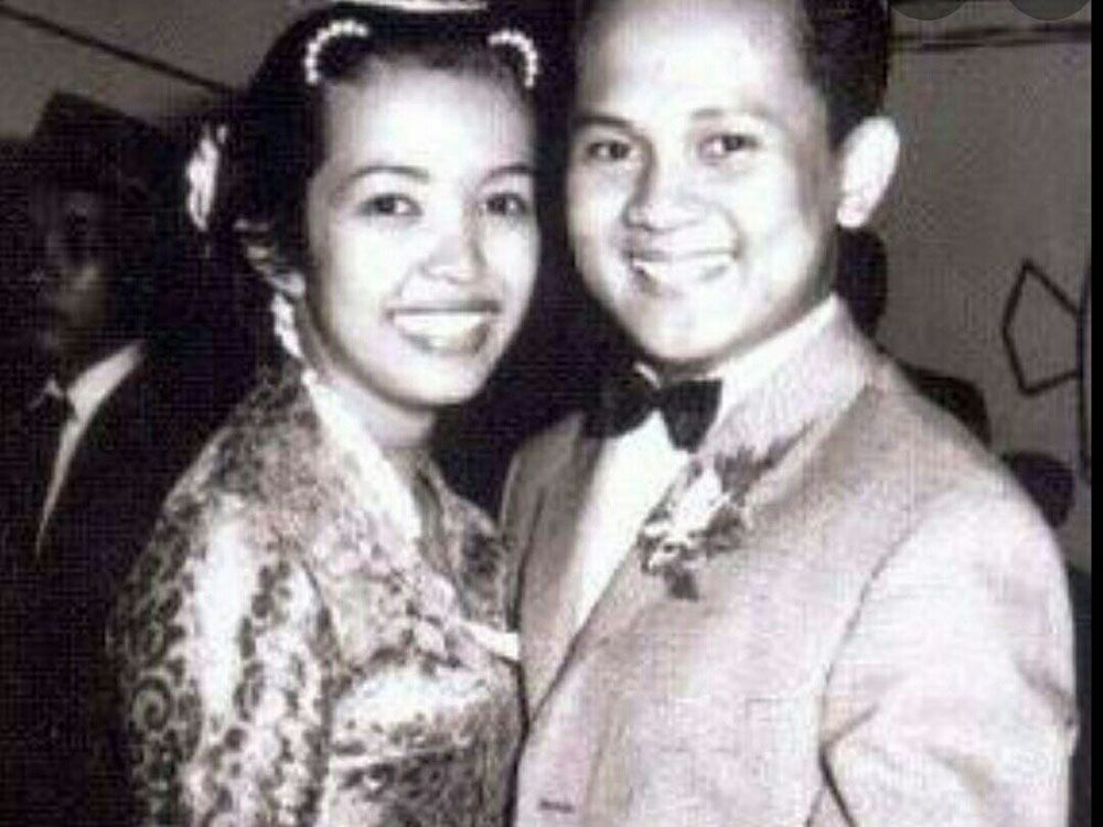 Foto pernikahan Presiden ke-3 RI BJ Habibie dan Hasri Ainun Besari, pada 12 Mei 1962.