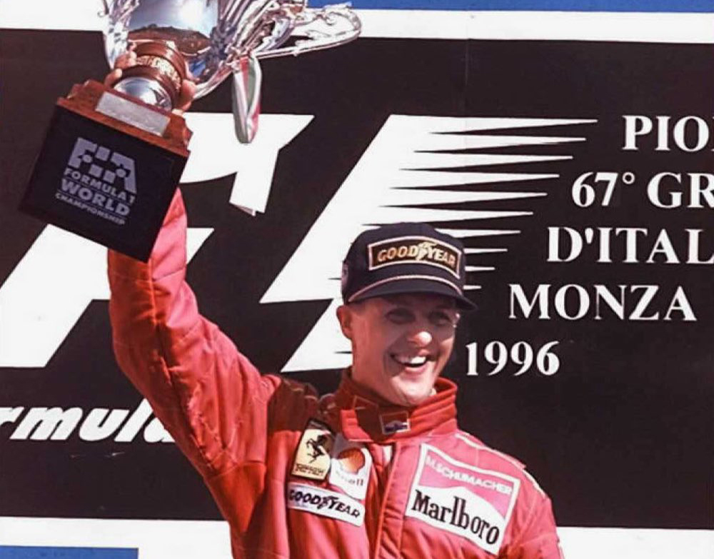 Michael Schumacher saat selebrasi juara di F1 GP Italia. (Foto: Twitter/@michaelschumacher)