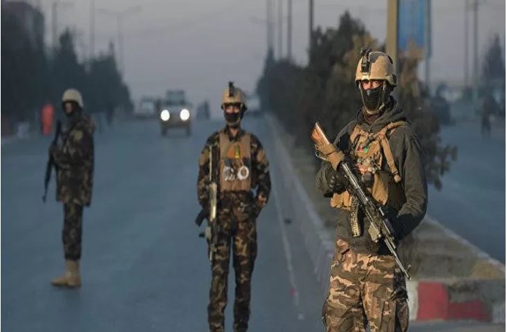 Tentara Pasukan Maiwand 215 Afghanistan menghentikan Taliban yang berusaha menguasai kompleks militer itu. (trend.az) (trend.az/)