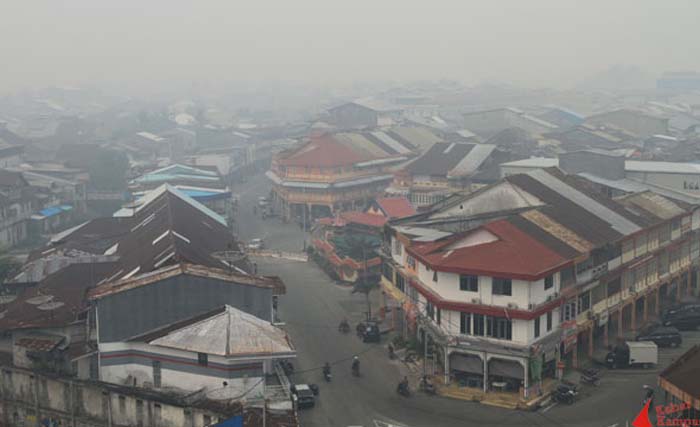 Kota Singkawang di Kaliman Barat diliputi asap akibat kebakaran hutan. (Foto:Antara)