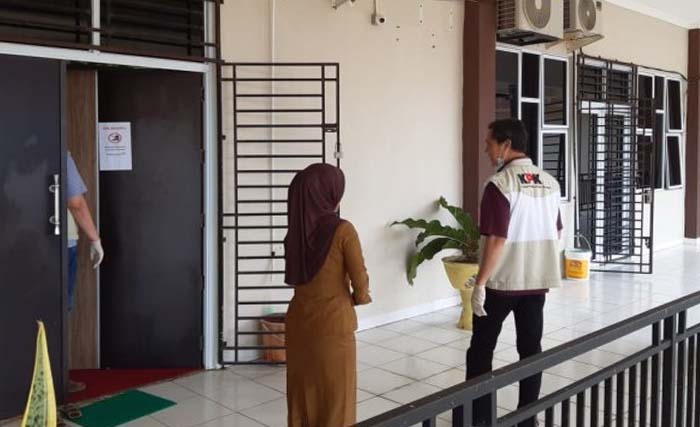 Ruang Kadis Pendidikan Provinsi Kepulauan Riau digeledah petugas KPK. (Foto:Antara)