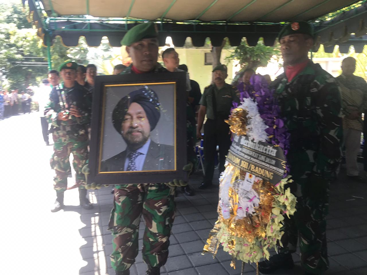 Upacara pemakaman abu jenazah HS Dillon di TMP Kalibata Jakarta. (Foto: ist/ngopibareng.id)