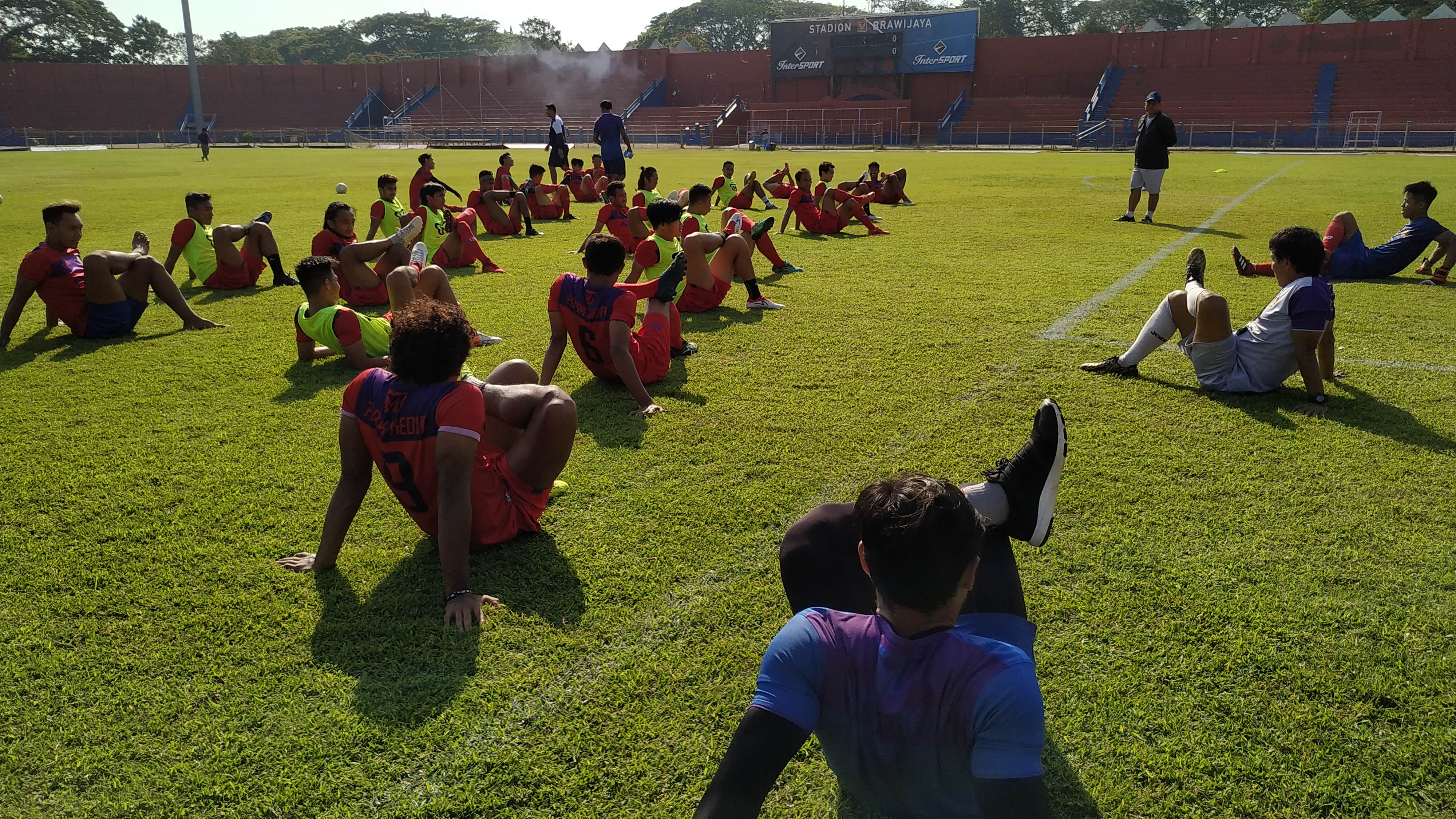 Persik Kediri menggelar latihan di Stadion Brawijaya Kediri. (Foto: Fendi/ngopibareng.id)