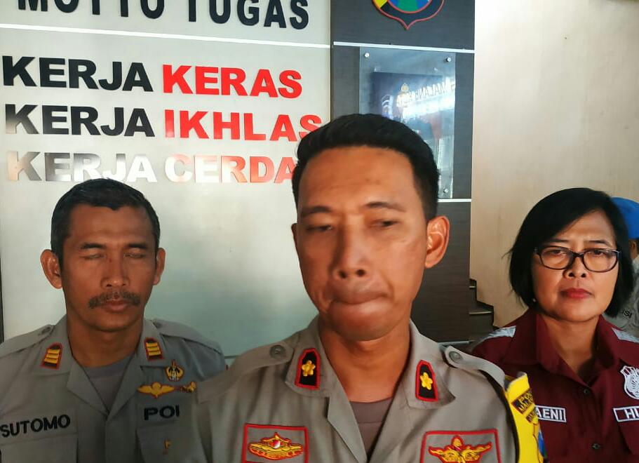 Wakapolresta Malang, Kompol Arie Trestiawan saat memberikan keterangan kepada awak media. (Foto: Theo/ngopibareng.id)