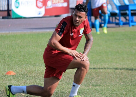Alex dos Santos Goncalves, saat melakukan latihan di Stadion Surajaya. (Foto: Nasih/ngopibareng.id)