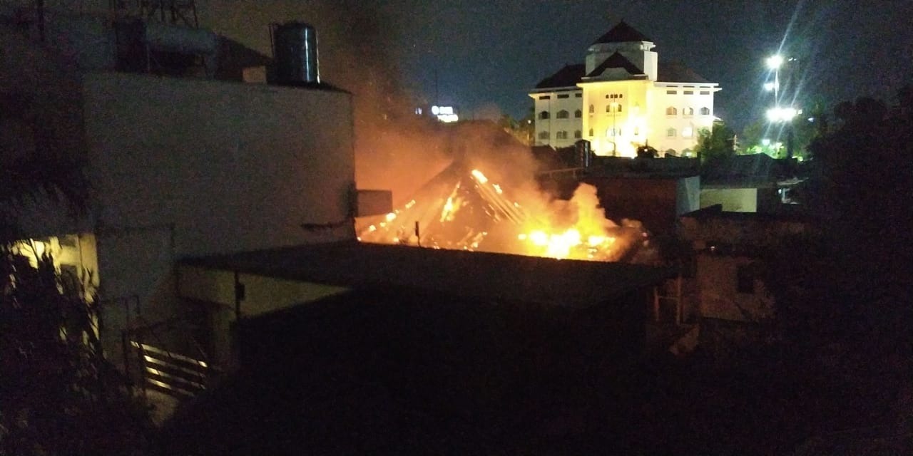 Kebakaran di kawasan Mojopahit, Surabaya, pada Rabu 18 September 2019 petang. (Foto: Istimewa/Ngopibareng.id)