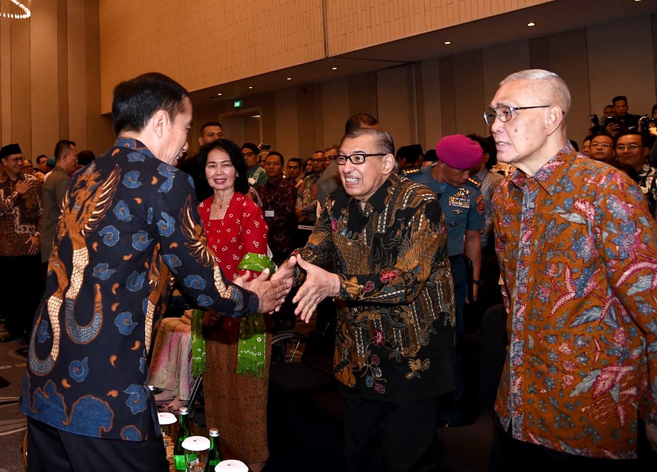 Prof M Quraishi Shihab bersama Presiden Joko Widodo dan mantan Wapres Try Sutrisno di Jakarta. (Foto: asmanu/ngopibareng.id)