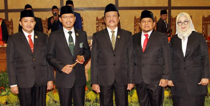 Jajaran pimpinan DPRD Pasuruan yang baru resmi dilantik oleh PN Bangil, Selasa, 17 September 2019. (Foto: Dok. Humas)