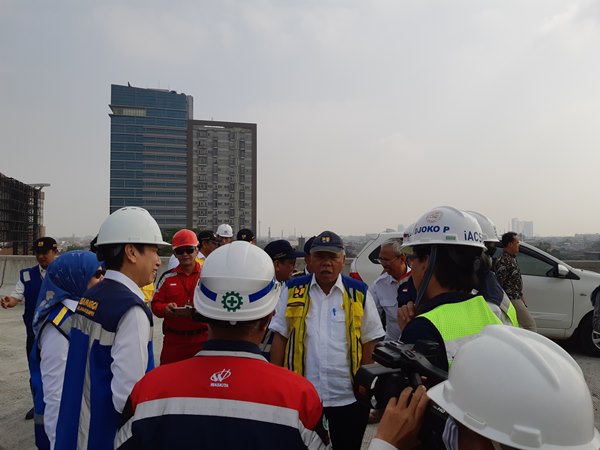 Menteri PUPR mengunjungi proyek tol Waskita Karya yaitu Tol Jakarta Cikampek II, Kamis, 19 September 2019. (Foto: Dok Waskita)