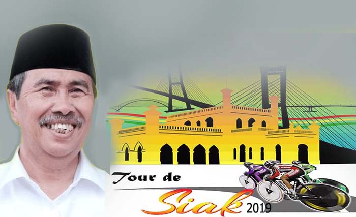 Gubernur Riau Syamsuar dan poster Tour de Siak. (Ngobar)