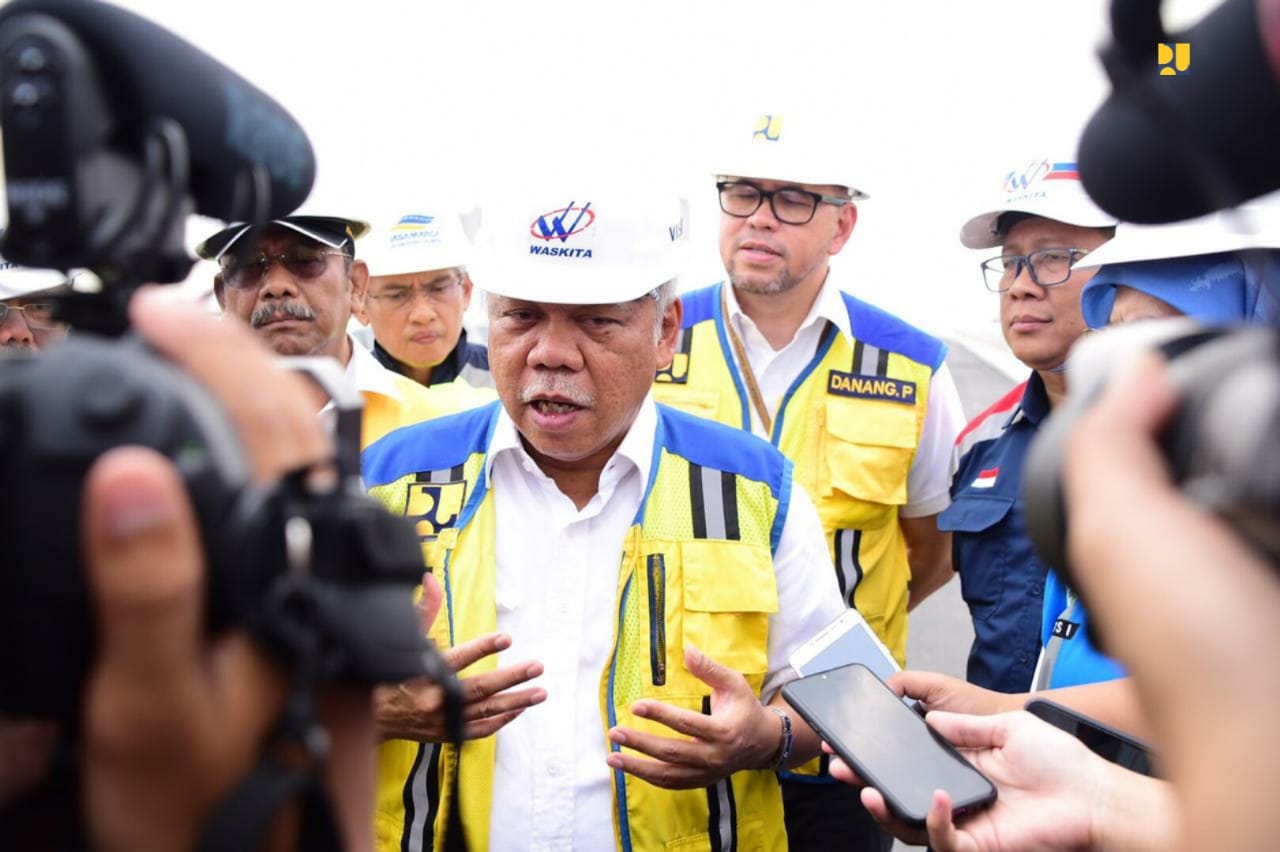 Menteri PUPR Basuki Hadimuljono saat meninjau lokasi pembangunan Tol Layang Japek II di KM 13, Kamis 19 September 2019