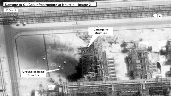 Kerusakan akibat serangan drone di fasilitas pengolahan minyak Aramco di kilang minyak Kuirais di Buqyaq, Arab Saudi, Minggu (15/9).